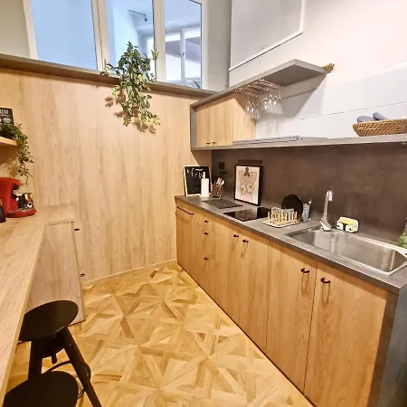 Old Town Center Apartment