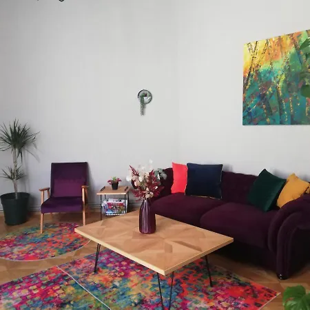 Old Town Center Apartment